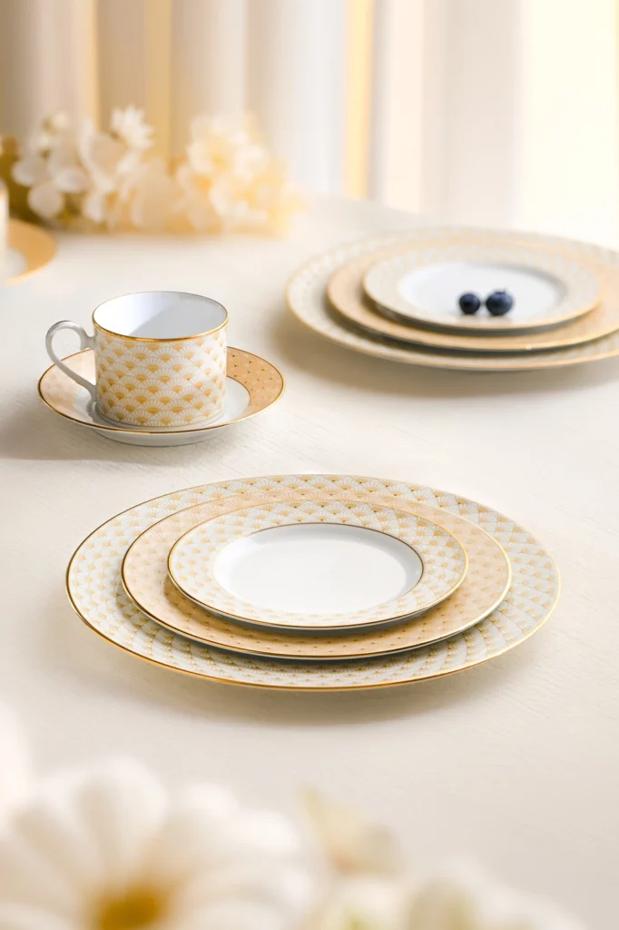 Trocadero Gold image 1